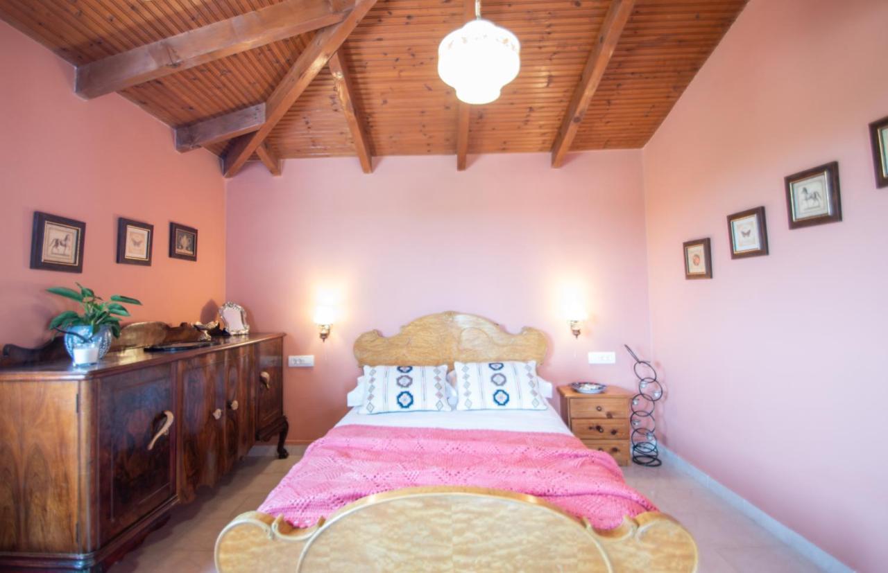 Thires Gasthof Vasilikí